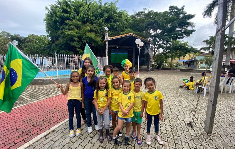 Na praça: Prefeitura instala telão para jogos do Brasil na Copa –  Prefeitura Municipal de Belmiro Braga – MG