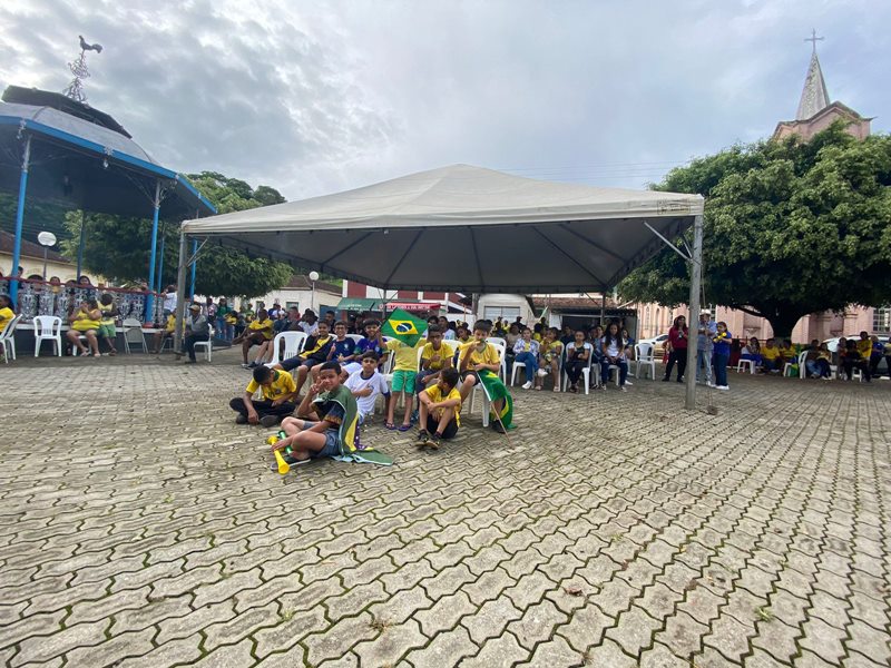 Na praça: Prefeitura instala telão para jogos do Brasil na Copa –  Prefeitura Municipal de Belmiro Braga – MG